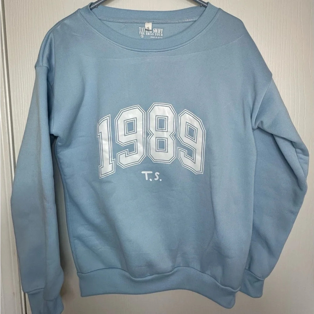 Taylor Swift the eras tour 1989 light blue crewneck sweatshirt size small